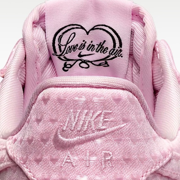 New Authentic Nike Air Force 1'07 Low Valentine's Day Heart Women Size 7
Pink - Picture 2 of 7